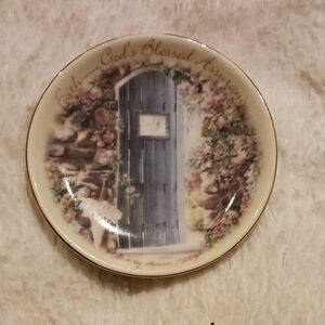 Decorative Plate with Door Design
